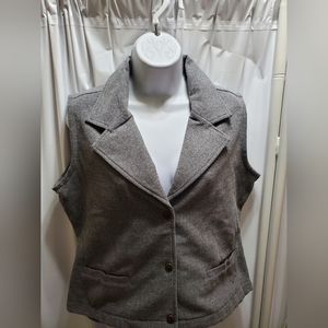 Outback Trading Company Women's Forrest Vest, size Medium